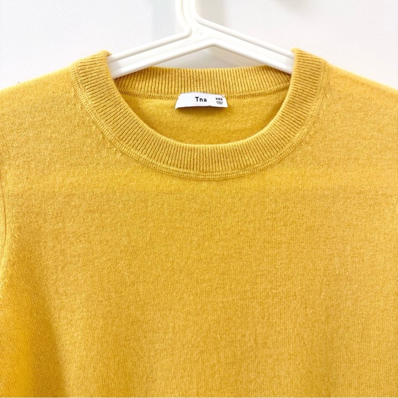 Aritzia TNA 100% Cashmere Crewneck in Yellow XXS - Picture 4 of 8
